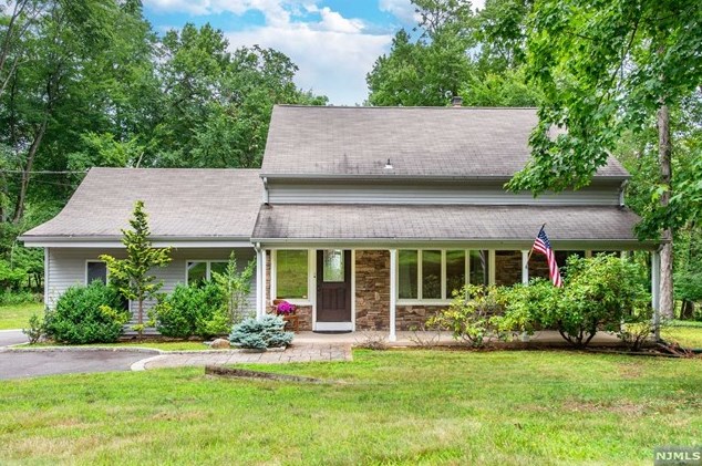 484 Sicomac Ave, Wyckoff, NJ 07481