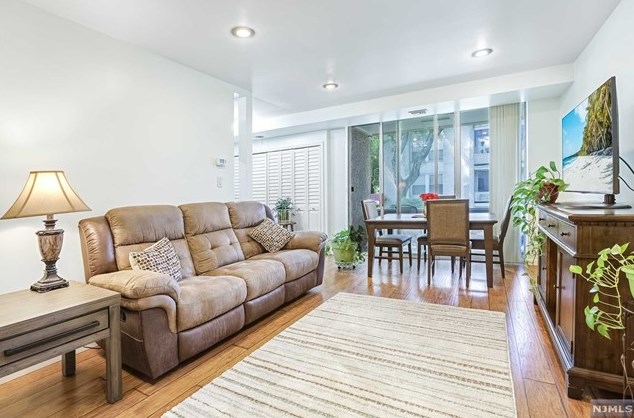 456 River Rd #e, Nutley, NJ 07110