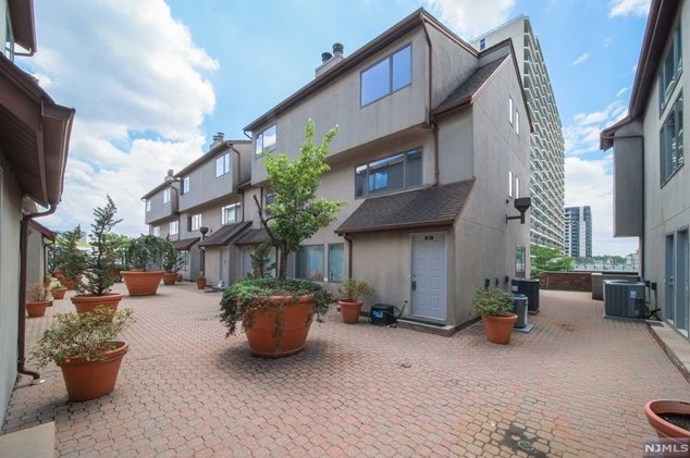 1317 15th St, West Fort Lee, NJ 07024