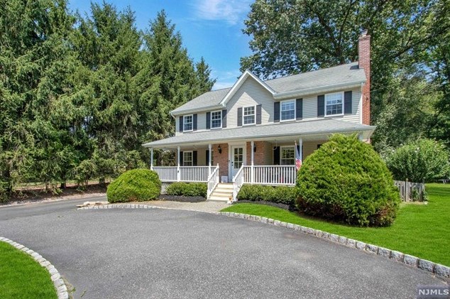 124 Old Tappan Rd, Westwood, NJ 07675