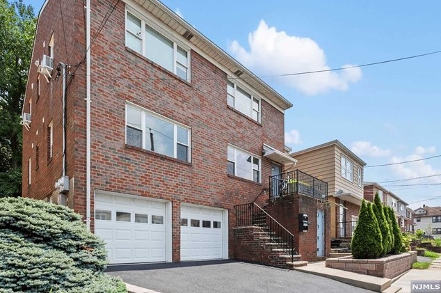 424 7th St, Fairview, NJ 07022