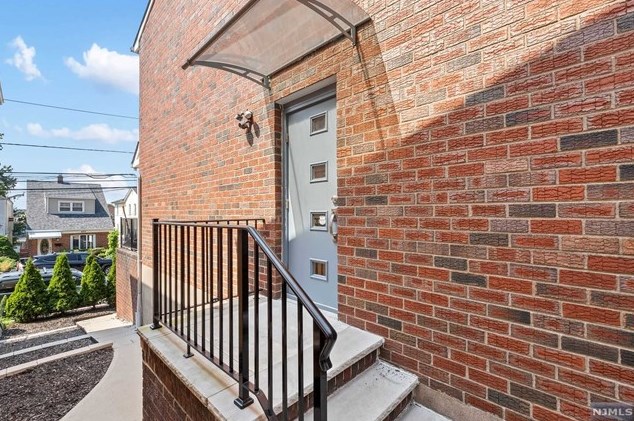 424 7th St, Fairview NJ  07022-1120 exterior