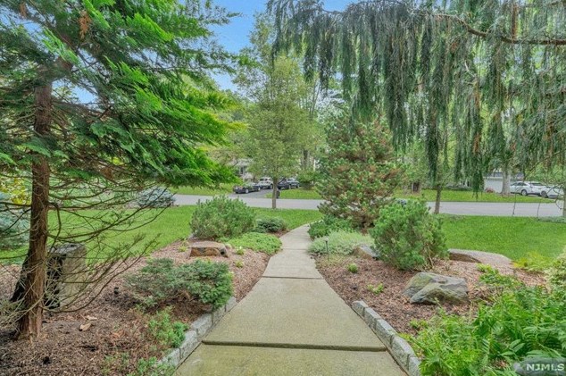 64 Bluefield Ave, Harrington Park, NJ 07640