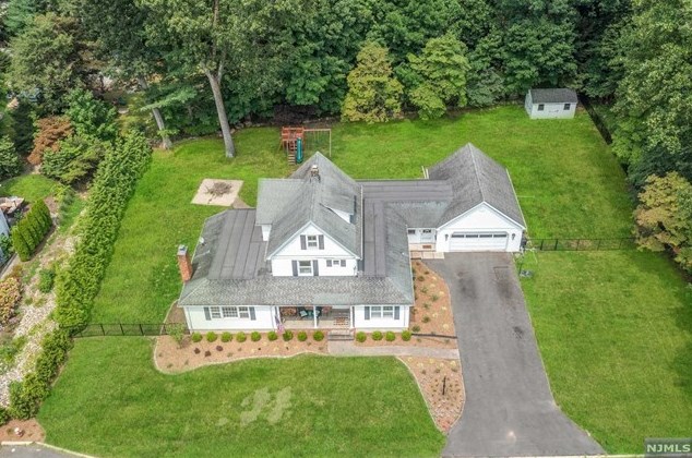 32 New St, Allendale, NJ 07401