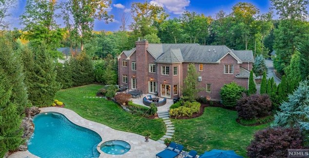 27 Dogwood Hill Rd, Upper Saddle River, NJ 07458