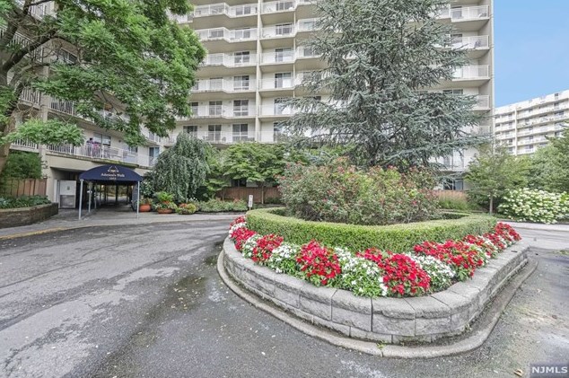1055 River Rd #814, Edgewater, NJ 07020