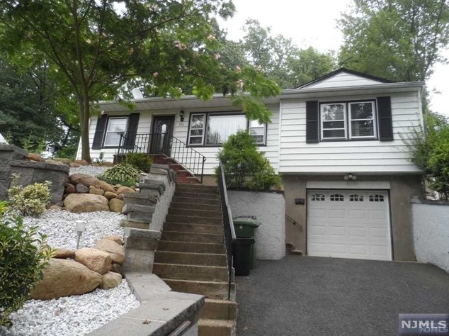 306 Haywood Dr, Paramus, NJ 07652