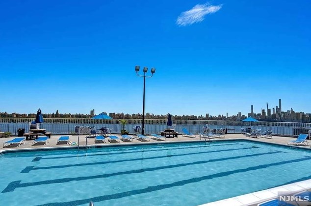 8750 Boulevard, North Bergen NJ  07047-6005 exterior