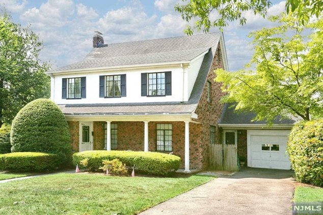 93 Poplar St, Ridgefield Park, NJ 07660-1555
