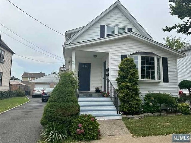 74 Alfred St, Clifton, NJ 07013