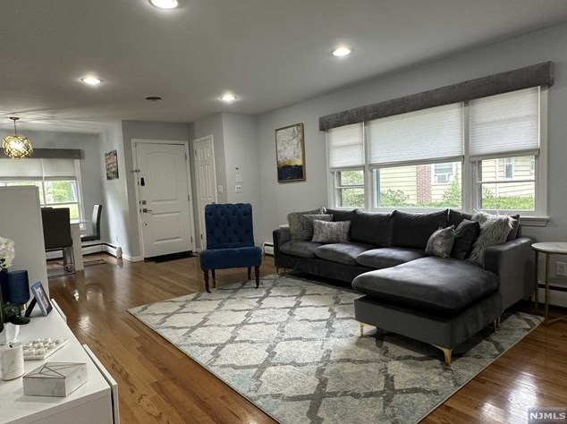 86 John Pl, Bergenfield, NJ 07621