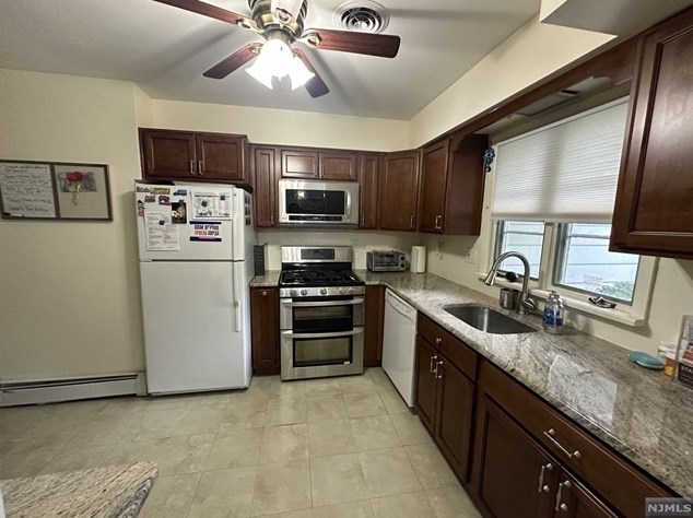 86 John Pl, Bergenfield NJ  07621-3326 exterior