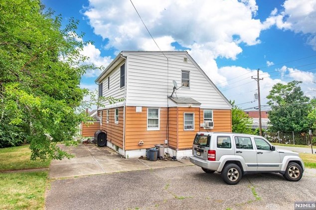 107 Kipp Ave, Elmwood Park, NJ 07407