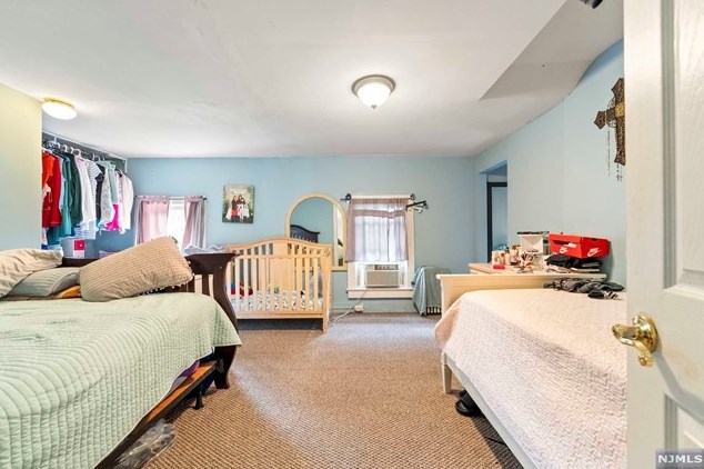 71 Main St, Clinton NJ 08809-1328 exterior