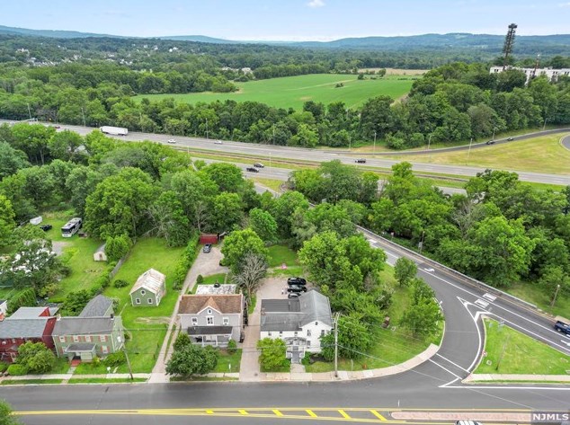 71 Main St, Clinton NJ  08809-1237 exterior