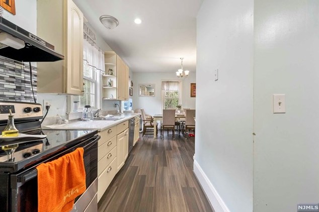 71 Main St, Clinton NJ 08809-1328 exterior