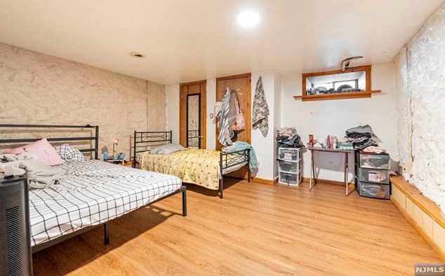 71 Main St, Clinton NJ 08809-1328 exterior