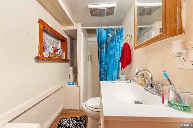 71 Main St, Clinton NJ 08809-1328 exterior