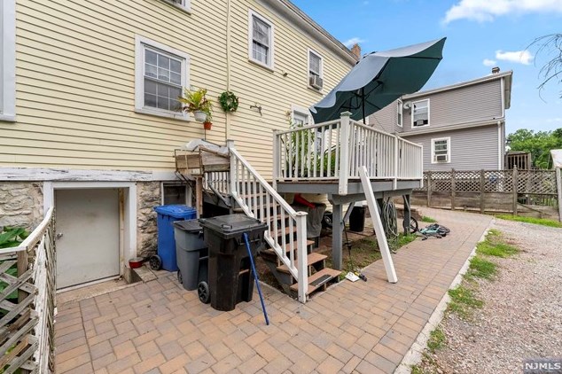 71 Main St, Clinton NJ 08809-1328 exterior