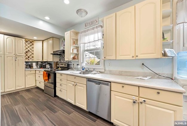 71 Main St, Clinton NJ 08809-1328 exterior