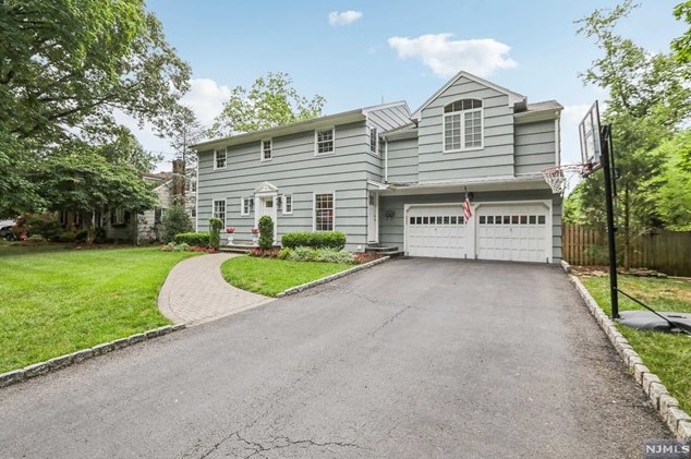 730 W Saddle River Rd, Ho Ho Kus, NJ 07423
