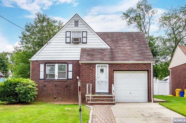 30 Maple St, Teaneck, NJ 07666-3802