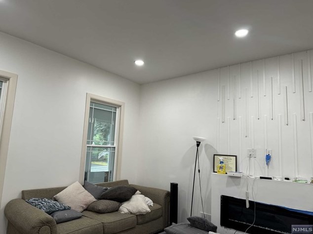 194 Washington Ave, Rutherford, NJ 07070