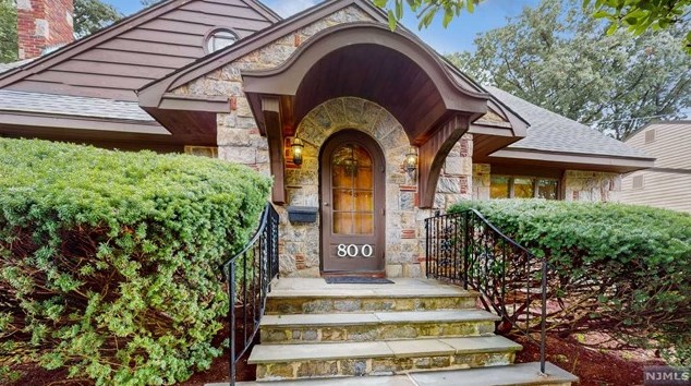 800 Elm Ave, River Edge, NJ 07661