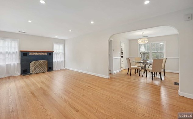 58 Midwood Ave, Allendale, NJ 07401