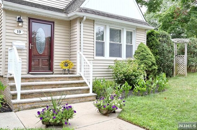 19 Tenney Ave, River Edge, NJ 07661