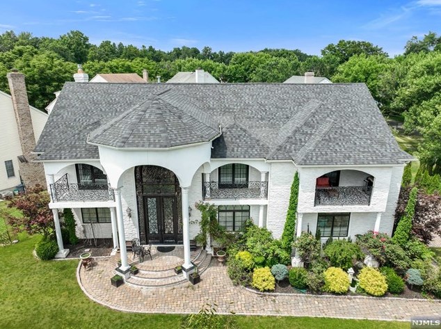 574 Mill Run, Paramus, NJ 07652