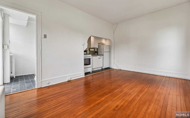 90 Midland Ave, Montclair NJ  07042-2918 exterior