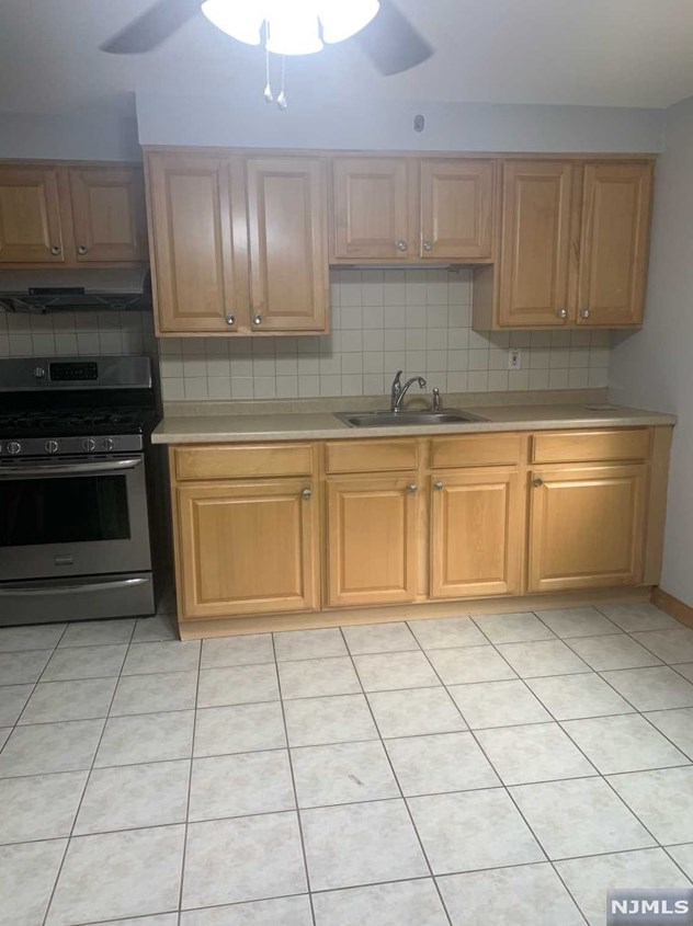 67 Poplar Ave #2nd Fl, Hackensack, NJ 07601
