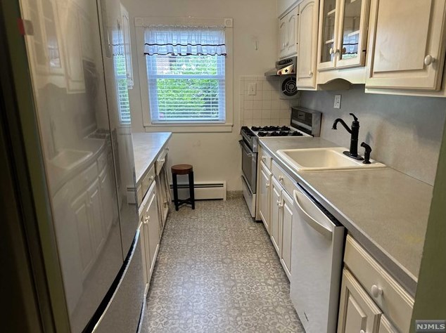 1614 Valley St #1d, West Fort Lee, NJ 07024