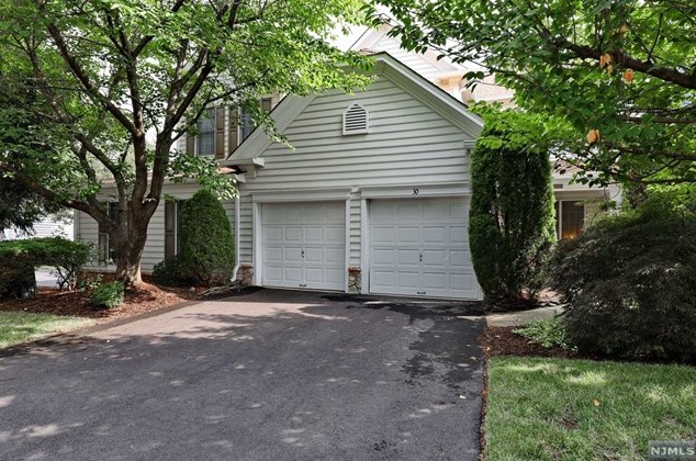 30 Thistle Dr, Paramus, NJ 07652