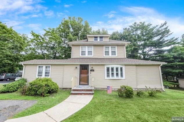 60 Ruckman Rd, Hillsdale, NJ 07642