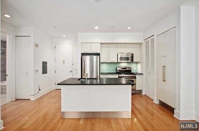 4 Beacon Way Apt 713, Jersey City, NJ 07304