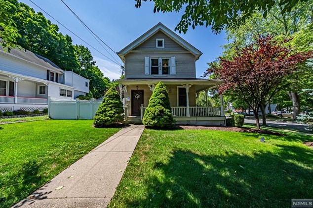 308 Demarest Ave, Closter NJ 07624-2514 exterior