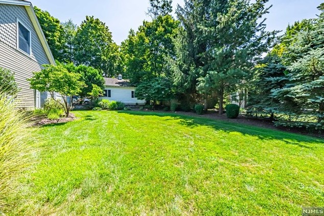 308 Demarest Ave, Closter NJ 07624-2514 exterior