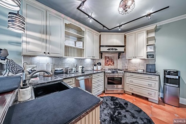 308 Demarest Ave, Closter NJ 07624-2514 exterior