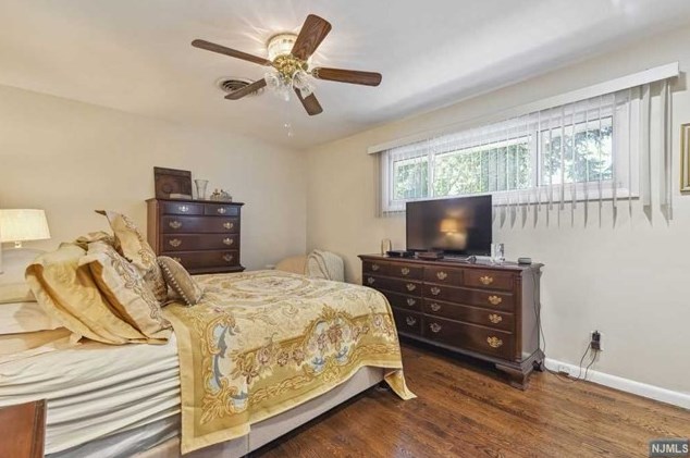 205 Roosevelt Ave, Hasbrouck Heights NJ 07604-1611 exterior