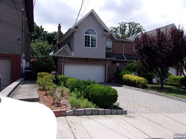 414 Elizabeth St, West Fort Lee, NJ 07024