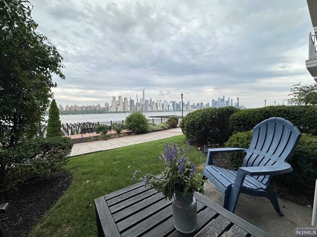 25 Lydia Dr, West New York, NJ 07093