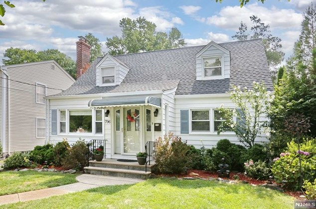796 Fifth Avenue, River Edge, NJ 07661