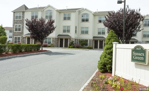 1625 Paterson Plank Rd, Secaucus, NJ 07094