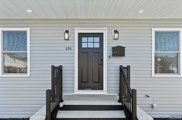 124 Palsa Ave, Elmwood Park, NJ 07407