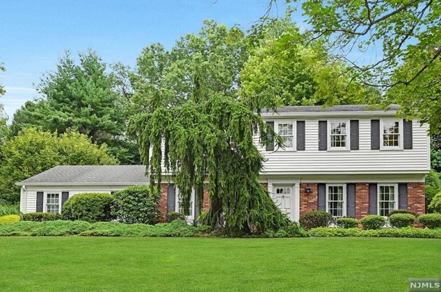 59 Wicks Dr, Harrington Park, NJ 07640