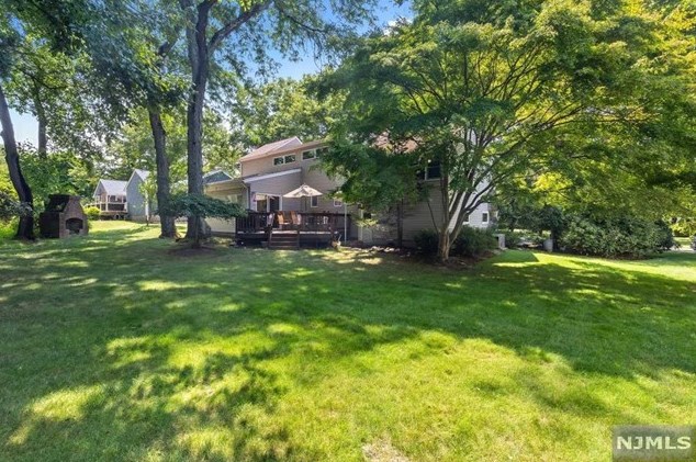 303 Franklin St, Haworth, NJ 07641