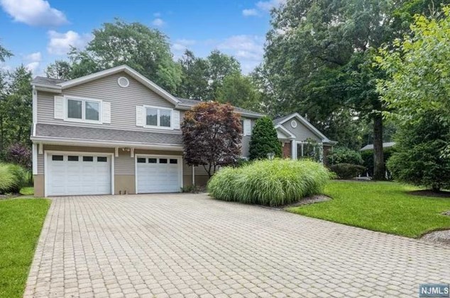 75 Owatonna St, Haworth, NJ 07641