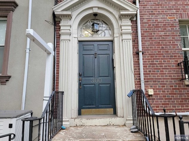 300 2nd St, Jersey City, NJ 07302-2740